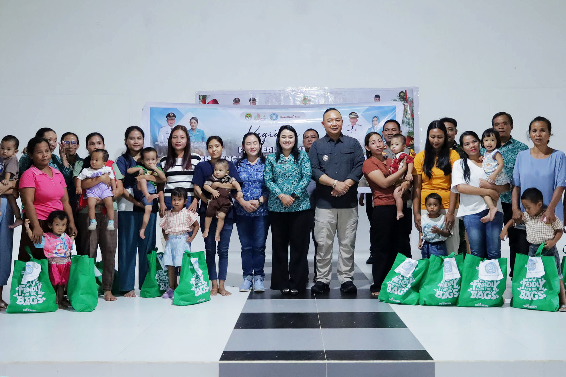 KEGIATAN SAFARI NATAL PEMKAB KETAPANG 2025 BERAKHIR, BUPATI MOHON DO’A RESTU PIMPIN KETAPANG AGAR MAJU DAN MANDIRI