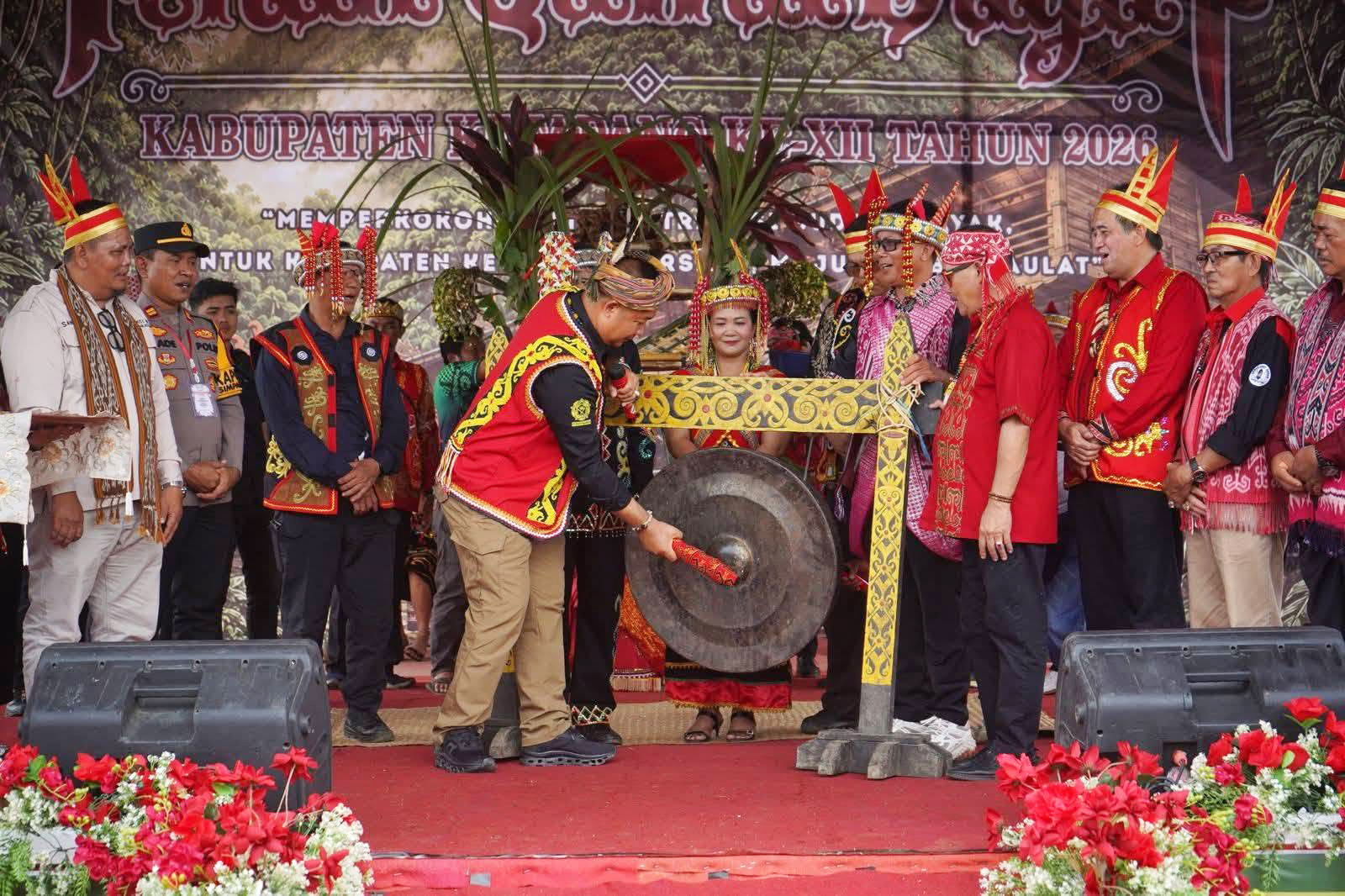 BUPATI KETAPANG BUKA PEKAN GAWAI DAYAK XII, TEGASKAN BUDAYA ADALAH JATI DIRI BANGSA