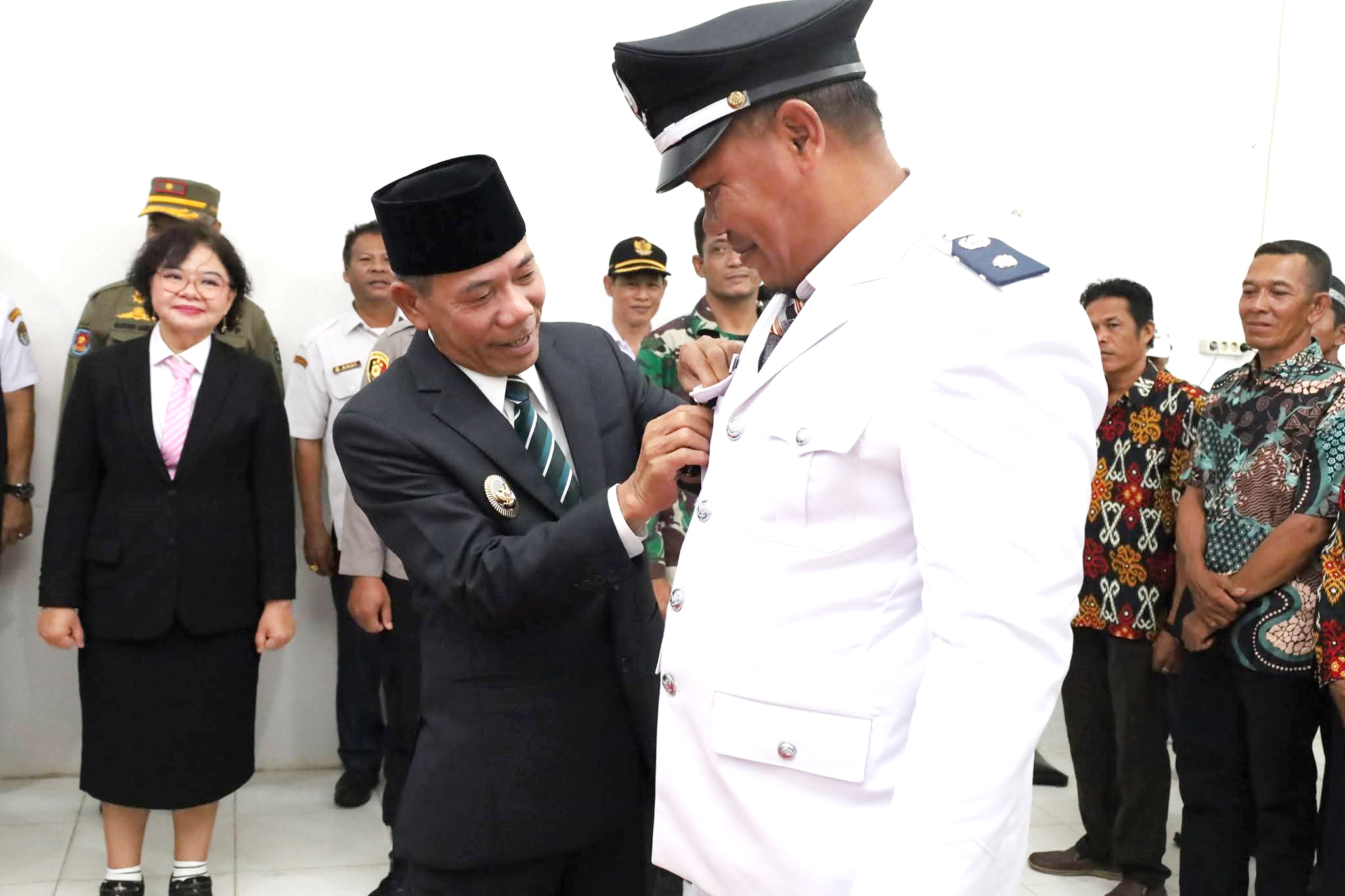 WAKIL BUPATI LANTIK KEPALA DESA ANTAR WAKTU DESA TEMPURUKAN