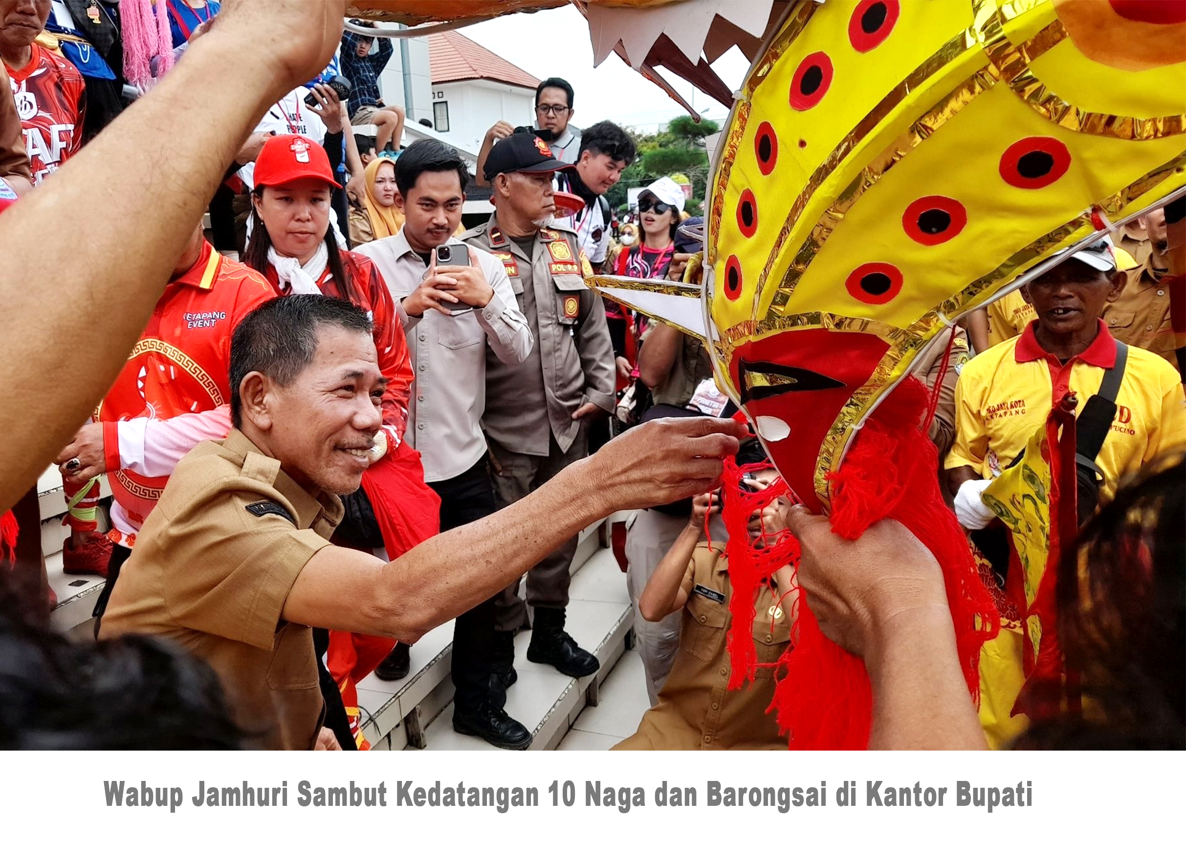 Wabup Jamhuri Sambut Kedatangan 10 Naga dan Barongsai di Kantor Bupati