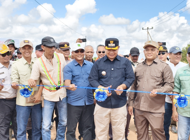 Bupati Ketapang Resmikan Ruas Jalan Pelang – Sungai Kepuluk, Dorong Konektivitas dan Pertumbuhan Ekonomi Daerah