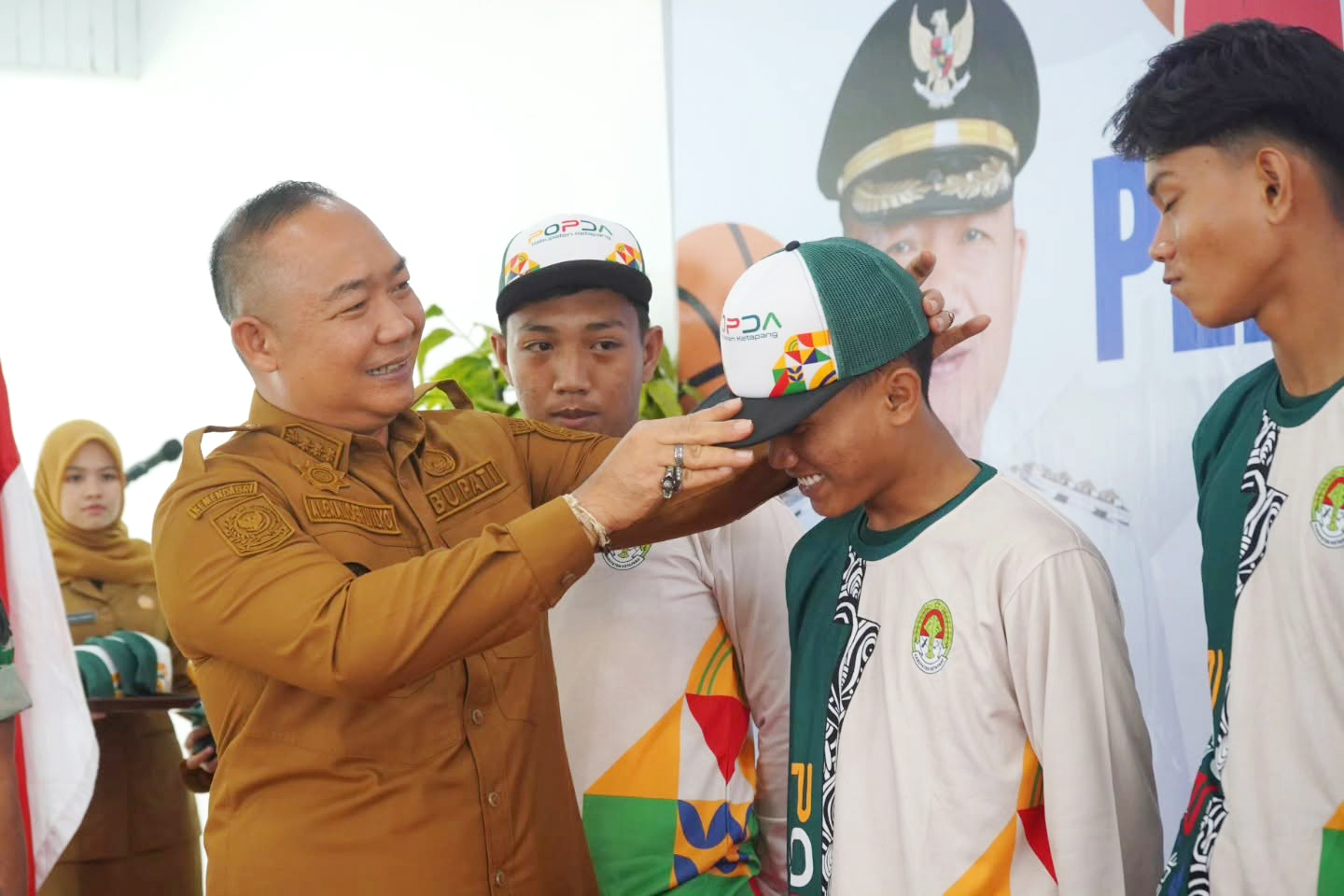 Bupati Ketapang Lepas Kontingen POPDA 2026, Tekankan Sportivitas dan Pembangunan Generasi Unggul