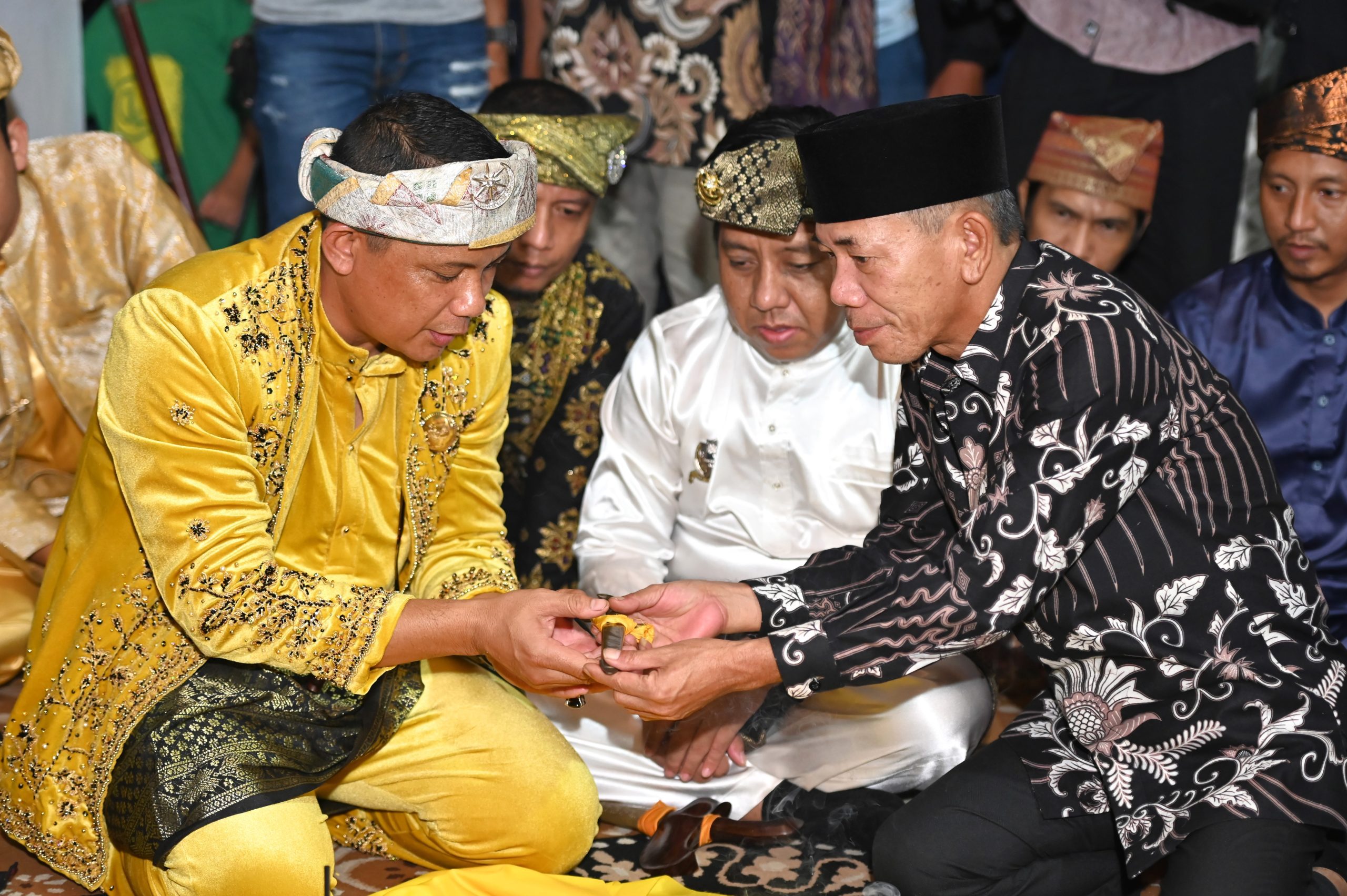 Tradisi Pencucian Pusake Tanah Kayong Bangkit Kembali