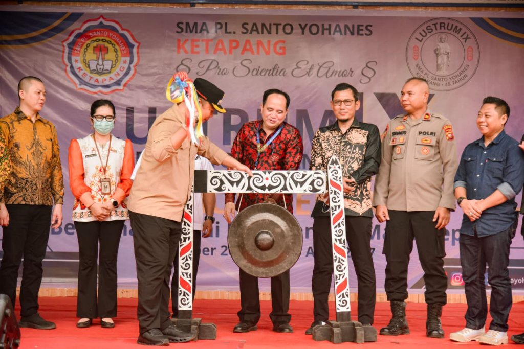Bupati Ketapang Membuka Secara Resmi Lustrum IX atau Perayaan 45 tahun SMA Pangudi Luhur Santo Yohanes Ketapang